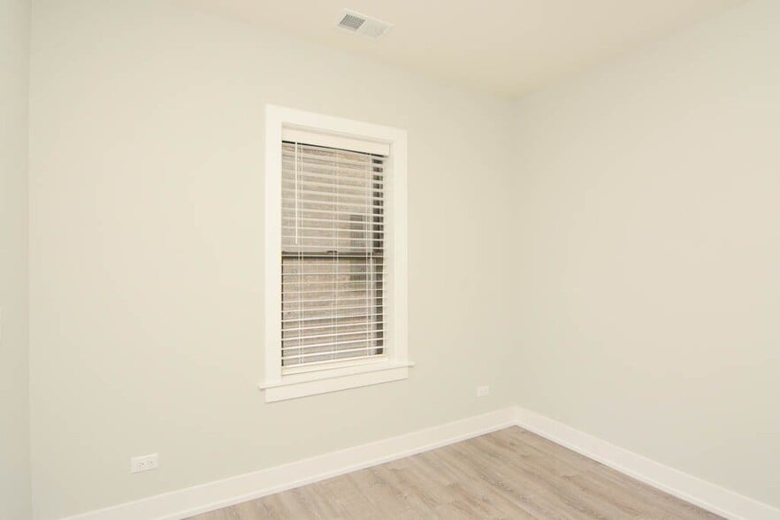 Building Photo - 818 Crain St
