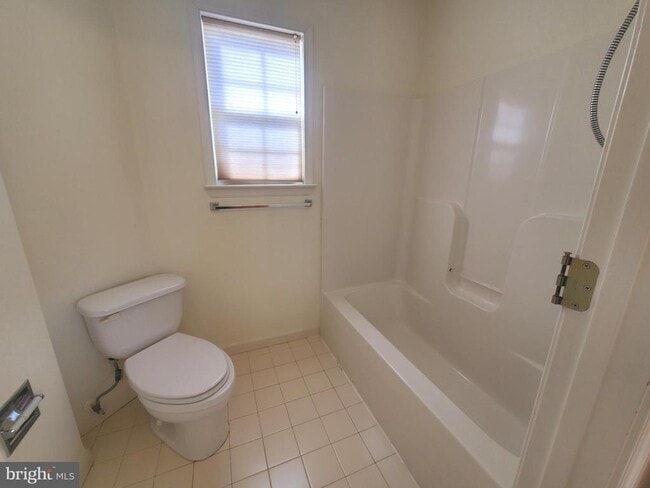 Building Photo - 5 Bandcroft Dr