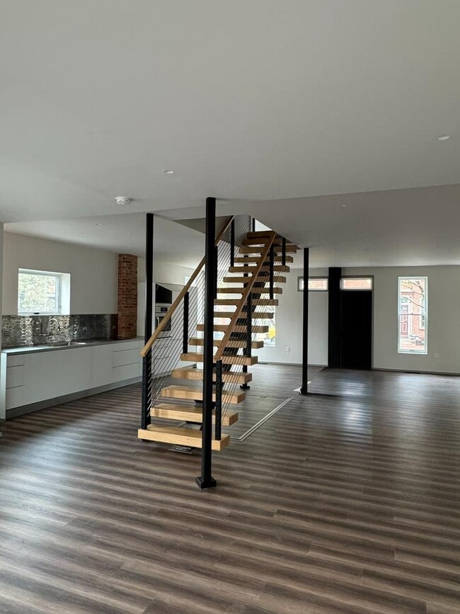 Building Photo - 107 Calder St