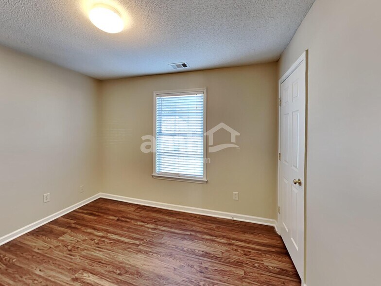 Building Photo - 421 Darter Dr NW