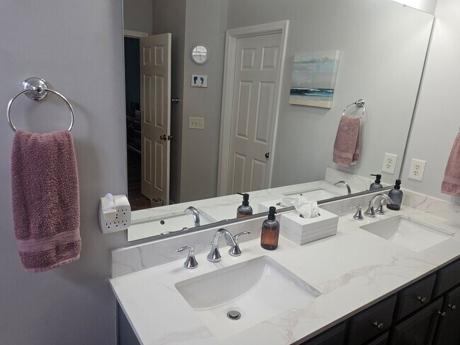 Building Photo - Fabulous 3br 2ba in Fuquay! Available July 31, 2026!