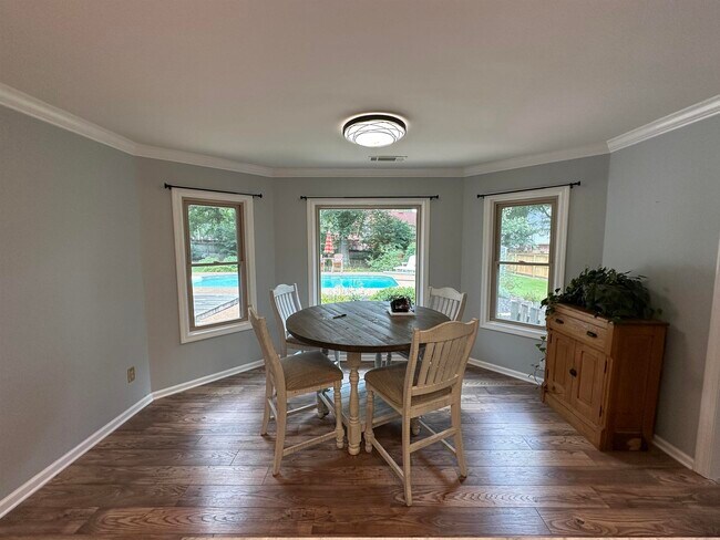 Building Photo - 9118 Fox Ridge Rd