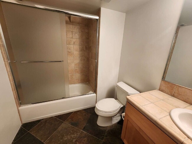 Building Photo - Downtown Loft living in Little Italy