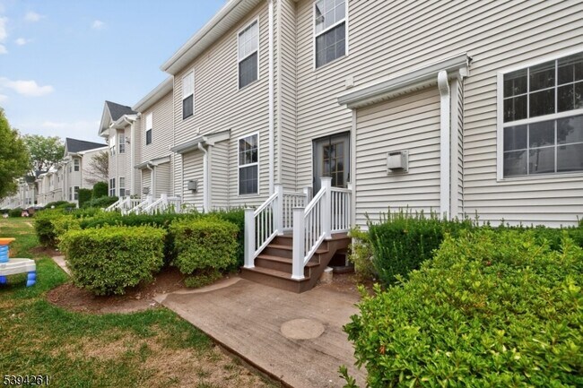 Building Photo - 535 Coventry Dr