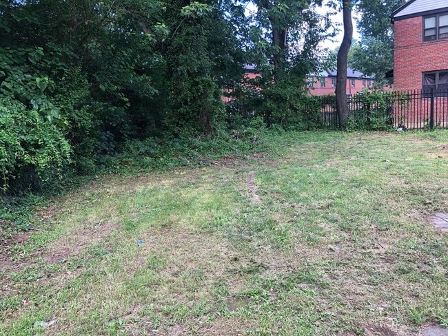 Building Photo - Cozy 2 Bedroom Semi-Attached Home on Quiet...
