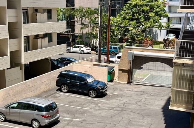 Building Photo - 1447 Kewalo St