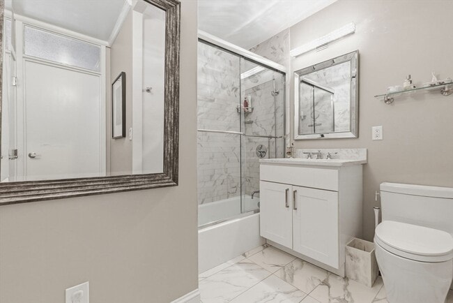 Building Photo - 65 E India Row