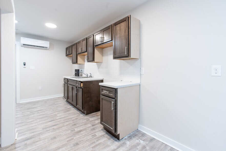 Building Photo - 816 E Hilton St