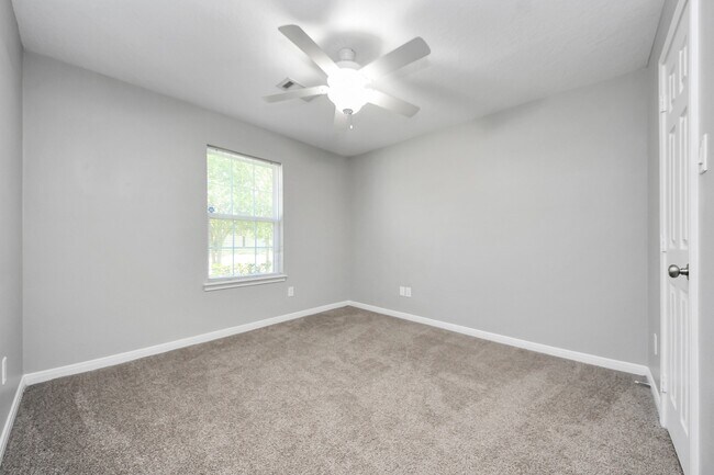 Building Photo - 1324 S Johnson St