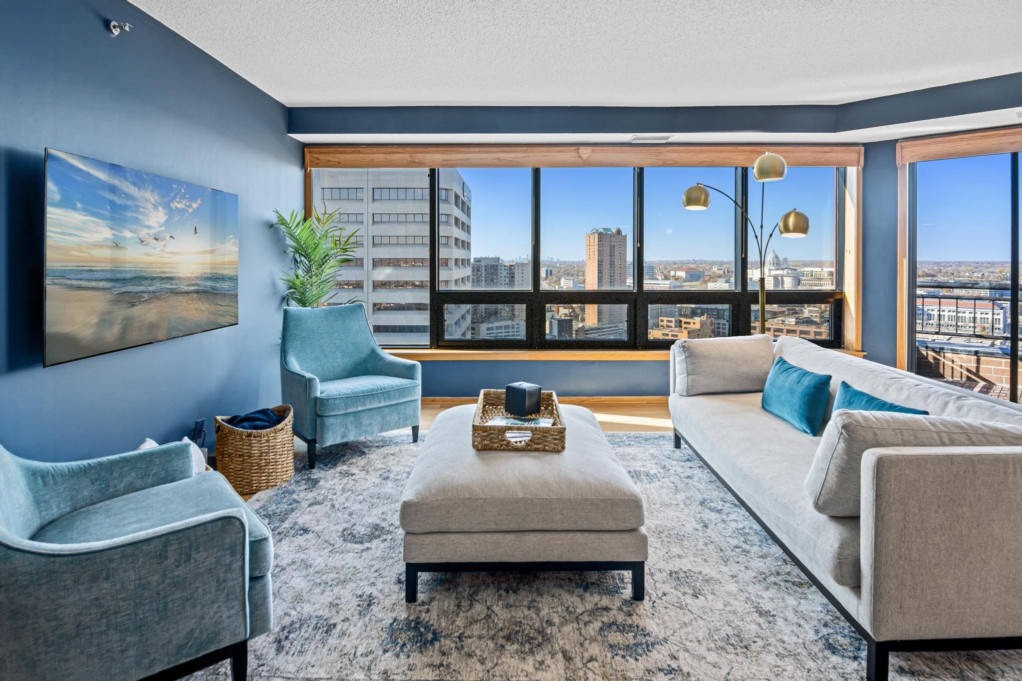 Building Photo - 168 6th St E