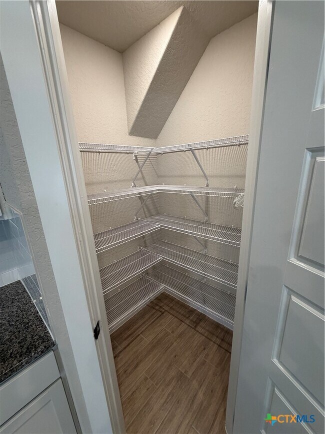 Building Photo - 1100 RIVER WOOD