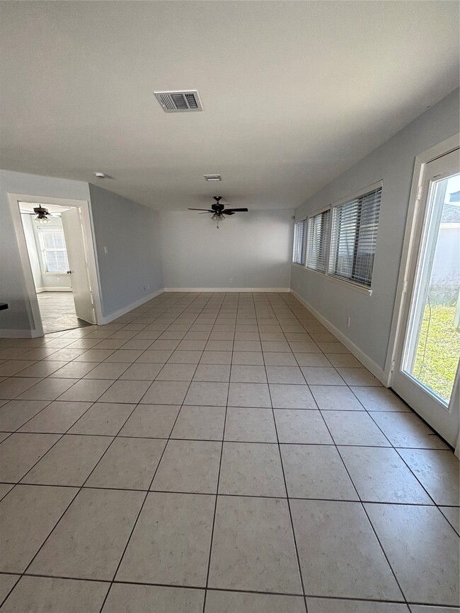 Building Photo - 11823 Longwood Garden Way