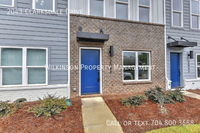 Building Photo - 2043 Clarksdale Dr