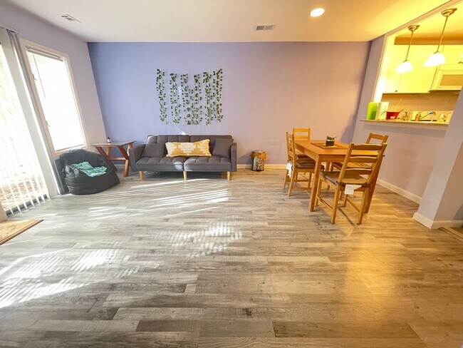 Building Photo - Mill Creek - Updated 2br 2ba garden-style ...