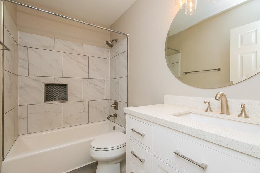 Building Photo - 2468 E Palm Beach Dr