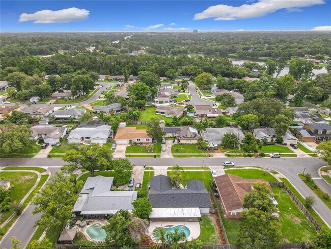 Building Photo - 8676 Hillside Dr