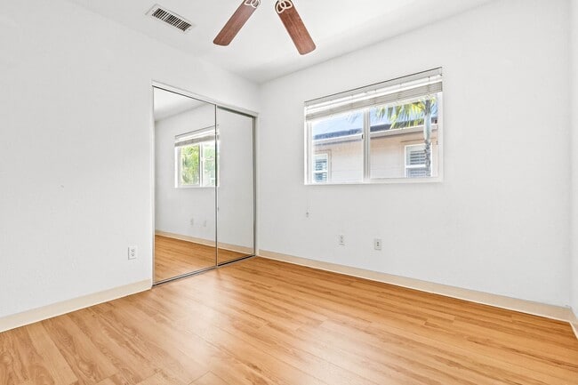 Building Photo - Highly Desired 3 Bedroom, 2.5 Bath Home in Ocean Point!