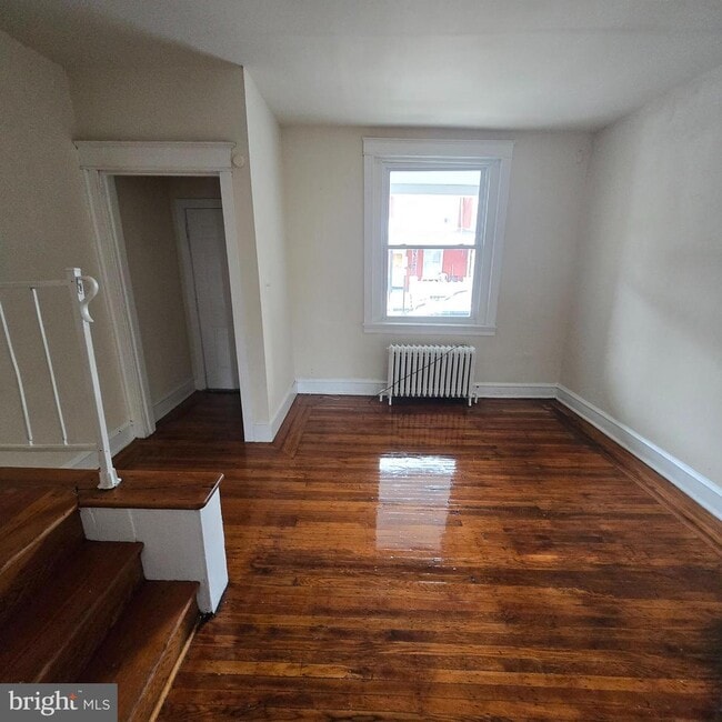 Building Photo - 2033 Wilmot St