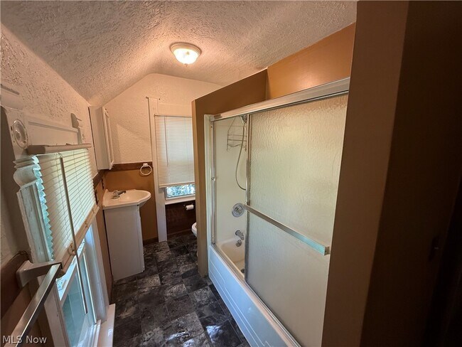 Building Photo - 1076 Ackley St