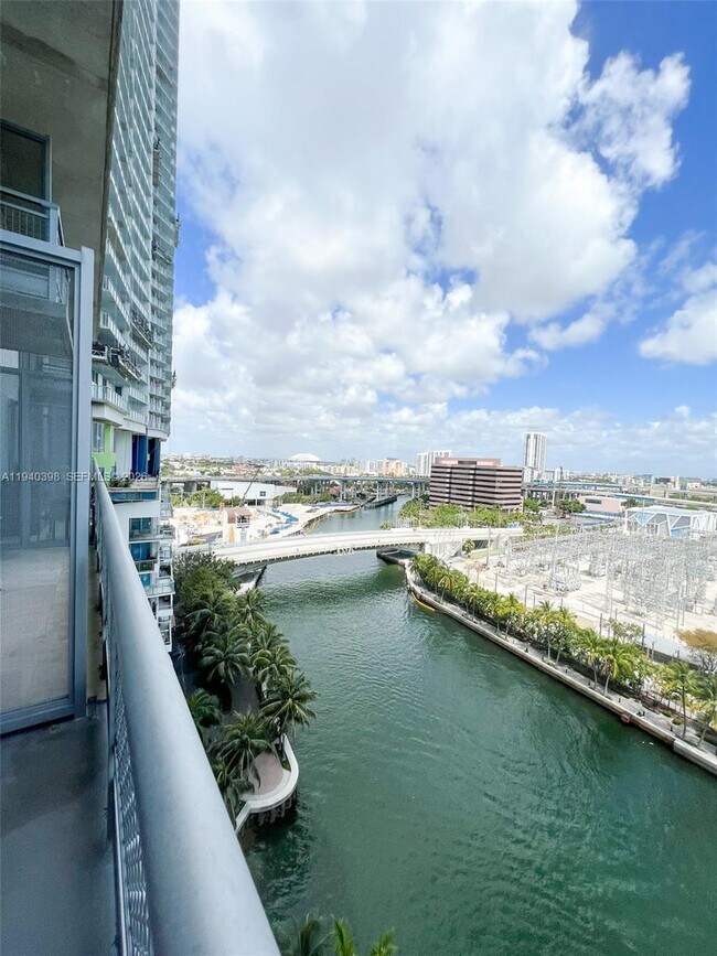 Building Photo - 690 SW 1st Ct