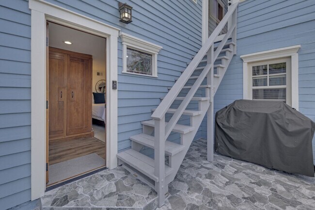 Building Photo - 1072 Johnson Ave