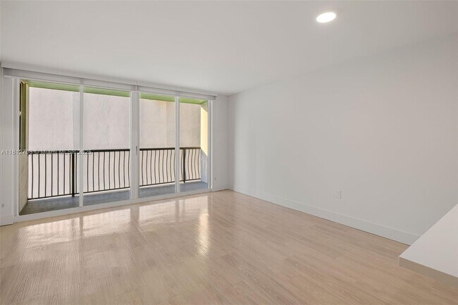 Building Photo - 1756 N Bayshore Dr