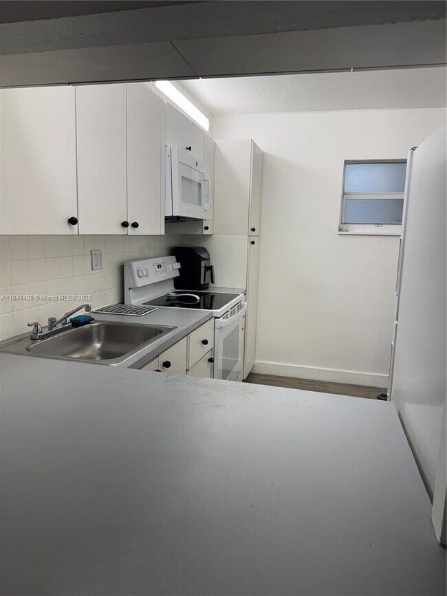 Building Photo - 2903 N Miami Beach Blvd