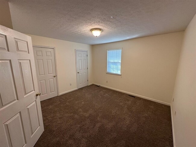 Building Photo - 1302 Smallhouse Rd