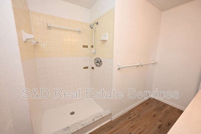 Building Photo - 2249 9th St SE