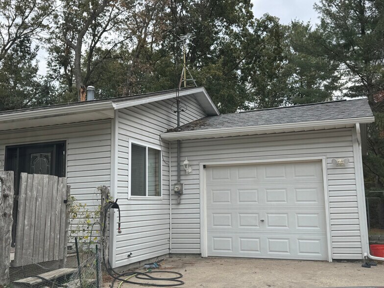 Building Photo - 6280 Blackberry Dr