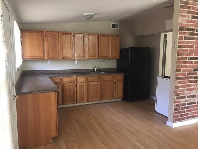 Building Photo - 775 Bobbins Ln