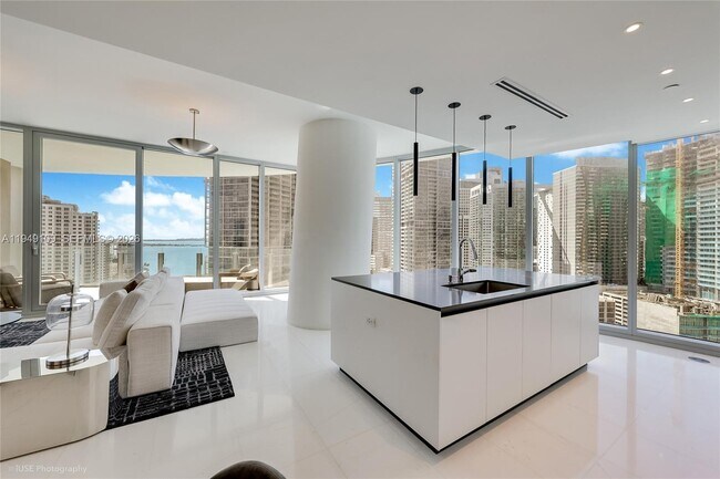 Building Photo - 300 Biscayne Blvd Way