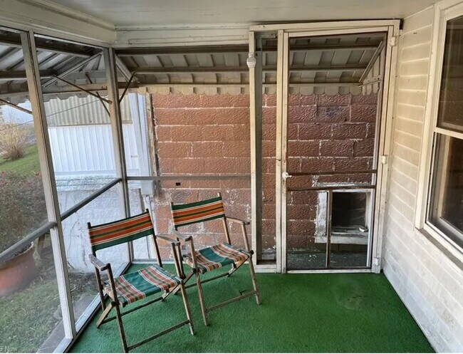 Screen in porch - 1112 N 7th St