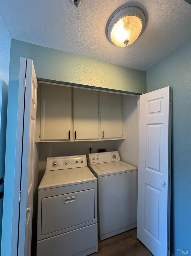 Building Photo - 511 Lighthouse Dr