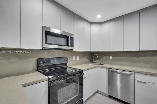 Building Photo - 5963 NW 25th Ct