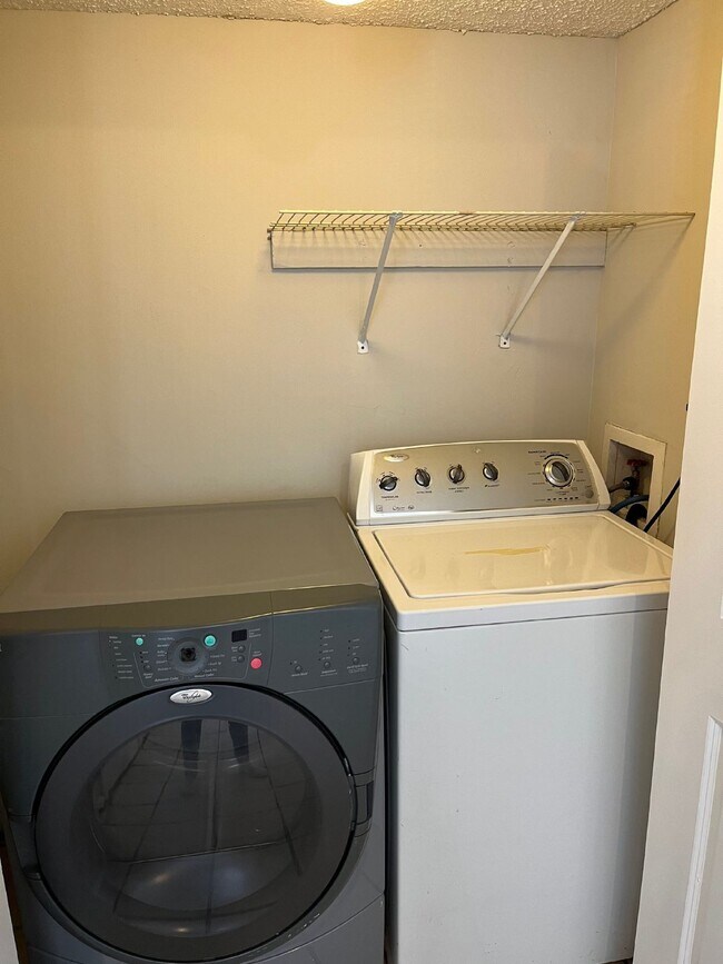 Building Photo - " 2-Bed Duplex on Delaware Street: Cozy Na...