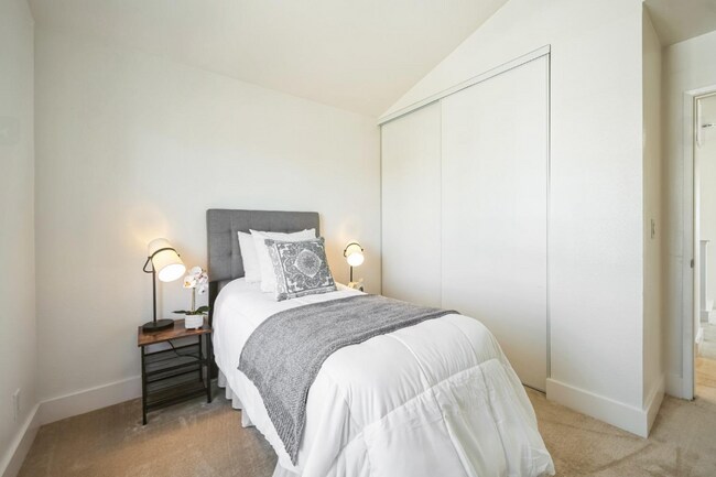 Building Photo - Stunning 3 Bed, 2.5 Bath in Antioch