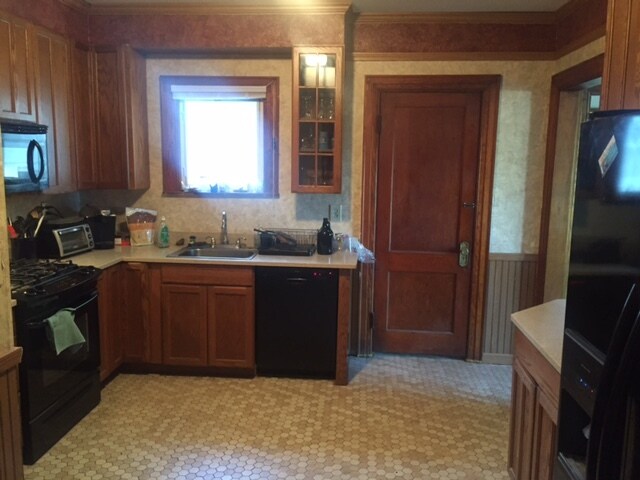 Building Photo - 600 Ulster St