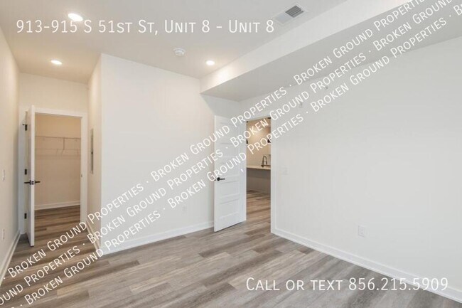 Building Photo - 913-915 S 51st St, Unit 8-Unit 8