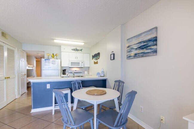 Building Photo - 561 E Beach Blvd