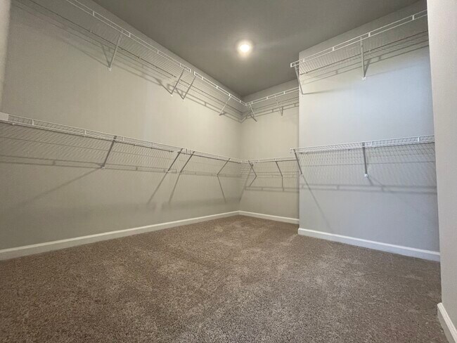 Building Photo - 112 Briarwood Dr E