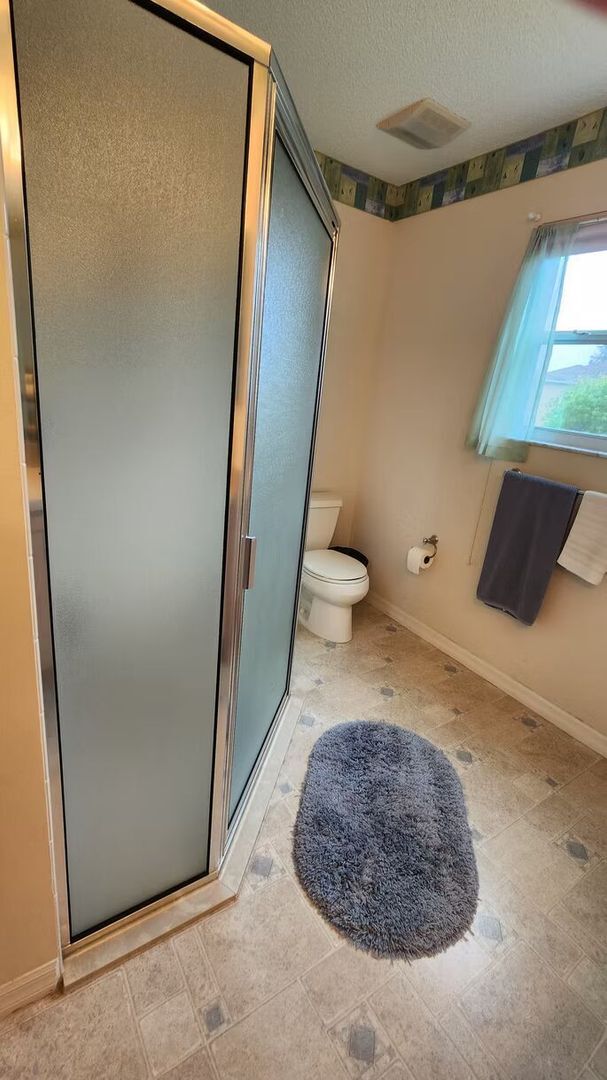 Building Photo - M916 Eastmont (VNSW-18/10)