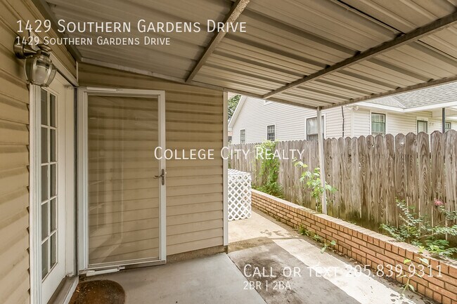 Building Photo - 1429 Southern Gardens Dr