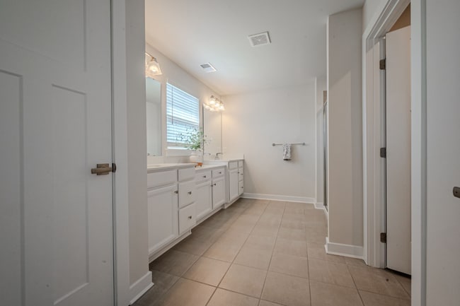 Building Photo - 1018 Applecross Dr