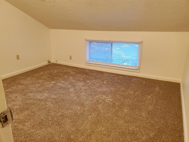 Building Photo - 430 Robinson Ave