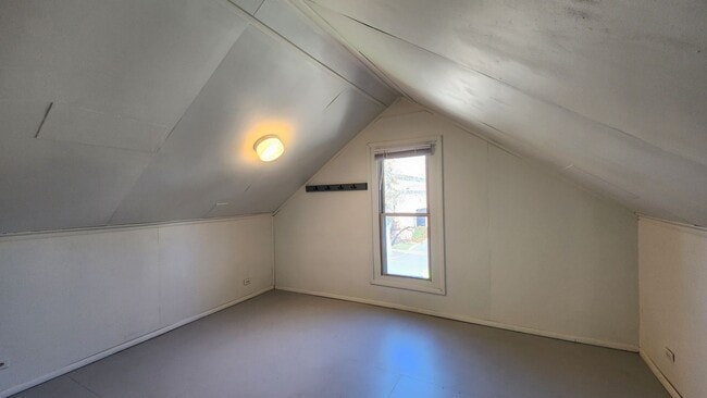 Building Photo - Charming House Near Providence