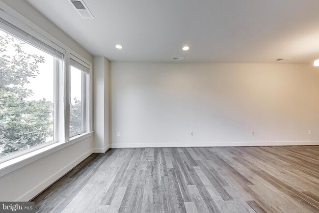 Building Photo - 16616 Crabbs Branch Way