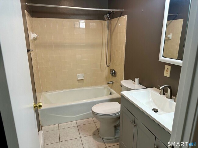 Building Photo - 1119 Harbor View Dr
