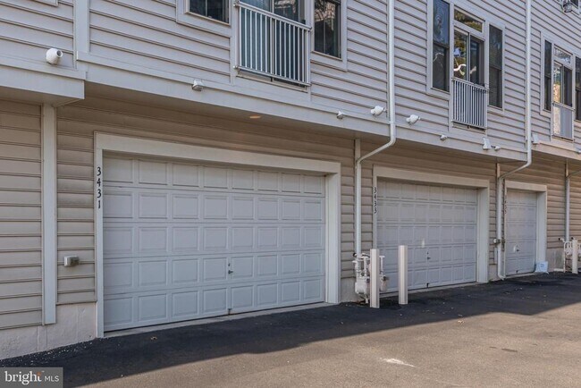 Building Photo - 3431 Kemper Rd