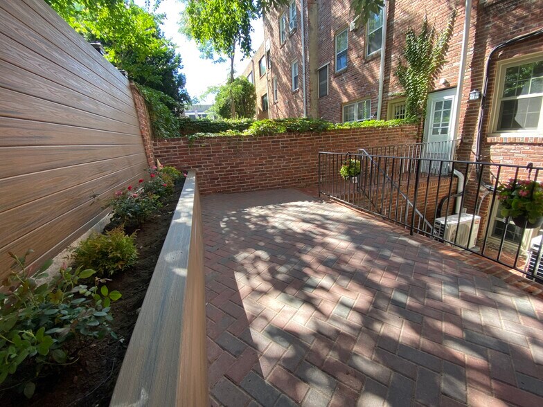 Building Photo - 722 Lombard St